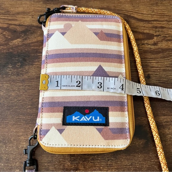 KAVU Go Time Bi-Fold Crossbody Wallet with Rope Strap - Summit View Western - Picture 3 of 11